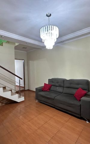 Casa à venda com 342m², 3 quartos e 4 vagas Casa à venda com 342m², 3 quartos e 4 vagasSala