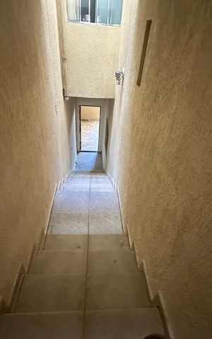 Casa à venda com 342m², 3 quartos e 4 vagas Casa à venda com 342m², 3 quartos e 4 vagasEscada