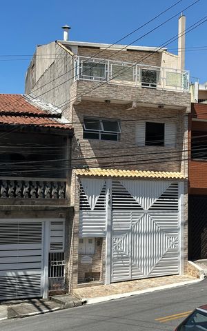 Casa à venda com 342m², 3 quartos e 4 vagas Casa à venda com 342m², 3 quartos e 4 vagasFachada