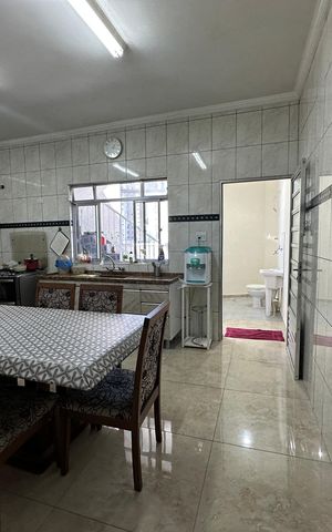 Casa à venda com 342m², 3 quartos e 4 vagas Casa à venda com 342m², 3 quartos e 4 vagasCozinha
