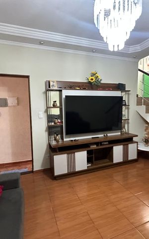 Casa à venda com 342m², 3 quartos e 4 vagas Casa à venda com 342m², 3 quartos e 4 vagasSala