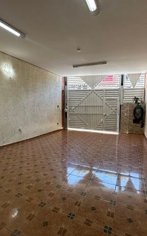Casa à venda com 342m², 3 quartos e 4 vagas Casa à venda com 342m², 3 quartos e 4 vagasGaragem