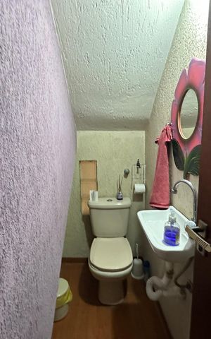 Casa à venda com 342m², 3 quartos e 4 vagas Casa à venda com 342m², 3 quartos e 4 vagasLavabo