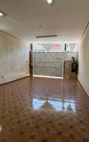Casa à venda com 342m², 3 quartos e 4 vagas Casa à venda com 342m², 3 quartos e 4 vagasGaragem