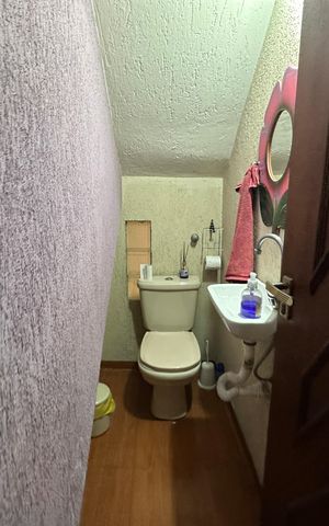 Casa à venda com 342m², 3 quartos e 4 vagas Casa à venda com 342m², 3 quartos e 4 vagasLavabo