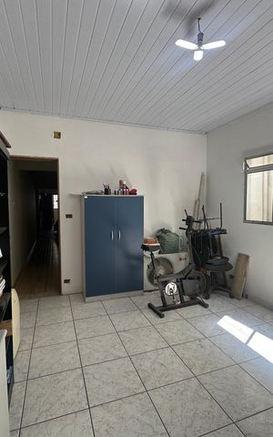 Casa à venda com 342m², 3 quartos e 4 vagas Casa à venda com 342m², 3 quartos e 4 vagasEscritório 1