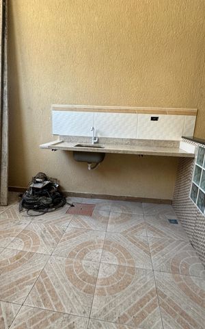 Casa à venda com 342m², 3 quartos e 4 vagas Casa à venda com 342m², 3 quartos e 4 vagasQuintal