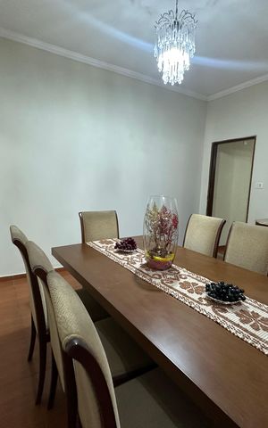 Casa à venda com 342m², 3 quartos e 4 vagas Casa à venda com 342m², 3 quartos e 4 vagasSala de Jantar