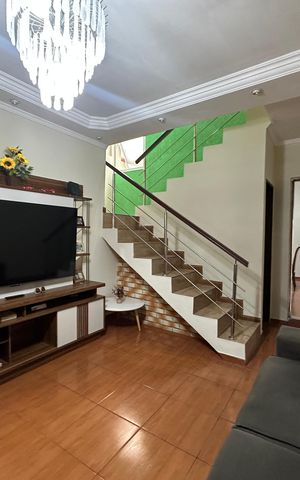 Casa à venda com 342m², 3 quartos e 4 vagas Casa à venda com 342m², 3 quartos e 4 vagasSala