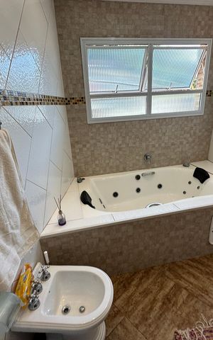 Casa à venda com 342m², 3 quartos e 4 vagas Casa à venda com 342m², 3 quartos e 4 vagasBanheiro da Suíte 3