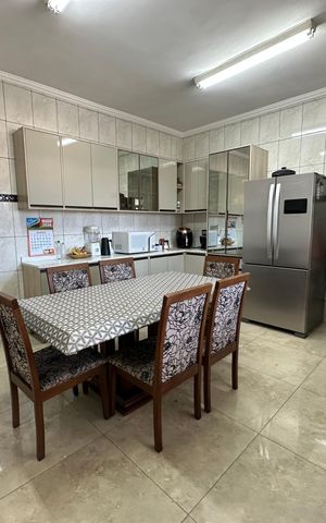 Casa à venda com 342m², 3 quartos e 4 vagas Casa à venda com 342m², 3 quartos e 4 vagasCozinha