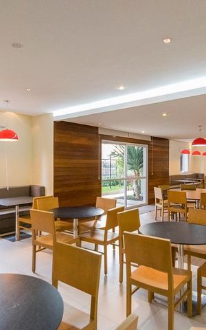 Apartamento à venda com 75m², 3 quartos e 2 vagas Apartamento à venda com 75m², 3 quartos e 2 vagasÁrea comum - Salão de festas
