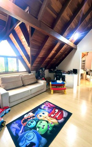 Casa de condomínio à venda com 257m², 4 quartos e 2 vagas Casa de condomínio à venda com 257m², 4 quartos e 2 vagasSótão