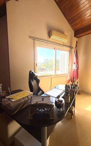 Casa de condomínio à venda com 257m², 4 quartos e 2 vagas Casa de condomínio à venda com 257m², 4 quartos e 2 vagasQuarto