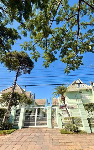 Casa de condomínio à venda com 257m², 4 quartos e 2 vagas Casa de condomínio à venda com 257m², 4 quartos e 2 vagasFachada