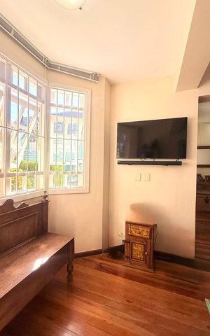 Casa de condomínio à venda com 257m², 4 quartos e 2 vagas Casa de condomínio à venda com 257m², 4 quartos e 2 vagasSala