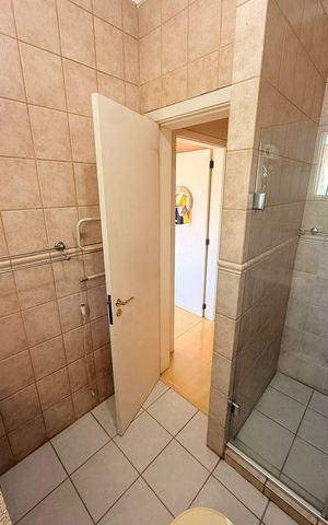 Casa de condomínio à venda com 257m², 4 quartos e 2 vagas Casa de condomínio à venda com 257m², 4 quartos e 2 vagasBanheiro