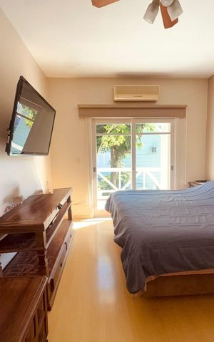Casa de condomínio à venda com 257m², 4 quartos e 2 vagas Casa de condomínio à venda com 257m², 4 quartos e 2 vagasQuarto