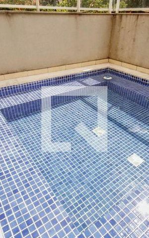Apartamento à venda com 90m², 3 quartos e 2 vagas Apartamento à venda com 90m², 3 quartos e 2 vagasÁrea comum - Piscina