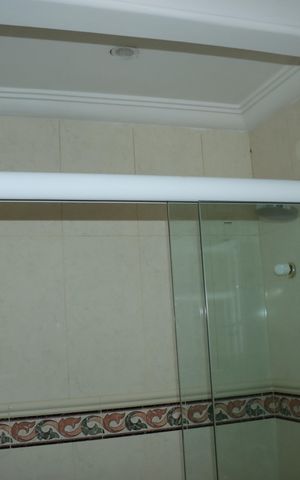 Casa de condomínio para alugar com 517m², 5 quartos e 4 vagasBanheiro da Suíte