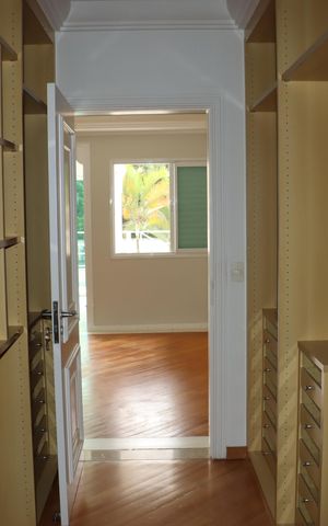 Casa de condomínio para alugar com 517m², 5 quartos e 4 vagasCloset da Suíte 3
