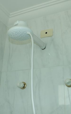 Casa de condomínio para alugar com 517m², 5 quartos e 4 vagasBanheiro da Suíte 2