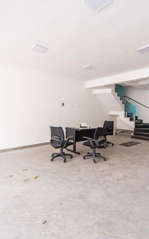 Casa à venda com 150m², 3 quartos e 4 vagas Casa à venda com 150m², 3 quartos e 4 vagasGaragem