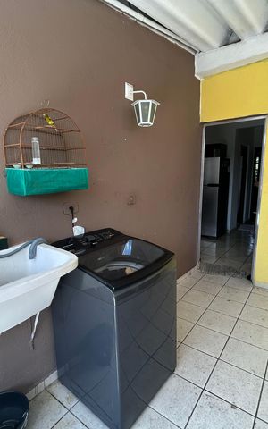 Casa à venda com 450m², 6 quartos e 4 vagas Casa à venda com 450m², 6 quartos e 4 vagasÁrea de Serviço