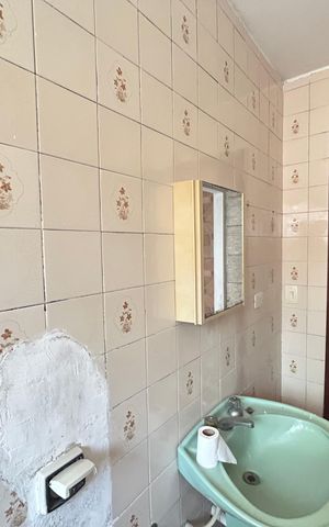 Casa à venda com 450m², 6 quartos e 4 vagas Casa à venda com 450m², 6 quartos e 4 vagasBanheiro 2