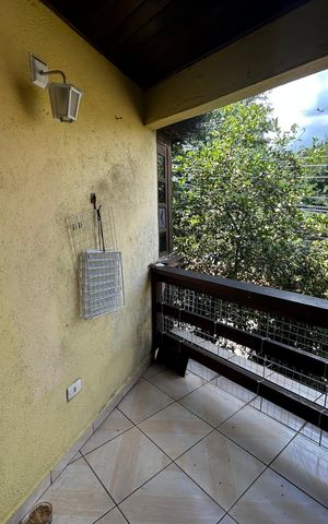 Casa à venda com 450m², 6 quartos e 4 vagas Casa à venda com 450m², 6 quartos e 4 vagasVaranda da Sala
