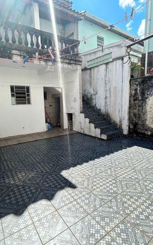 Casa à venda com 450m², 6 quartos e 4 vagas Casa à venda com 450m², 6 quartos e 4 vagasQuintal