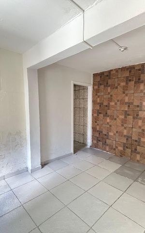 Casa à venda com 450m², 6 quartos e 4 vagas Casa à venda com 450m², 6 quartos e 4 vagasQuarto 4