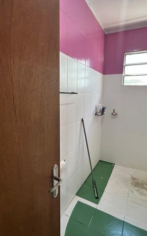 Casa à venda com 450m², 6 quartos e 4 vagas Casa à venda com 450m², 6 quartos e 4 vagasBanheiro 1