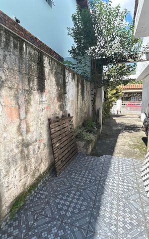 Casa à venda com 450m², 6 quartos e 4 vagas Casa à venda com 450m², 6 quartos e 4 vagasQuintal