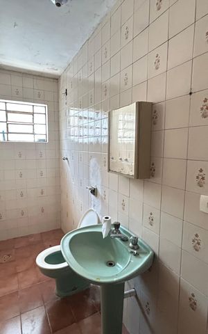 Casa à venda com 450m², 6 quartos e 4 vagas Casa à venda com 450m², 6 quartos e 4 vagasBanheiro 2