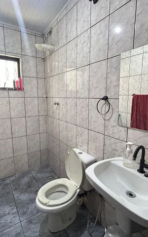 Casa à venda com 450m², 6 quartos e 4 vagas Casa à venda com 450m², 6 quartos e 4 vagasBanheiro 4