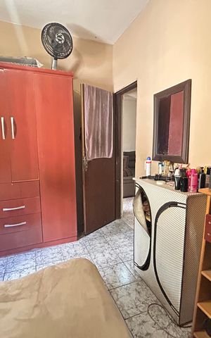 Casa à venda com 450m², 6 quartos e 4 vagas Casa à venda com 450m², 6 quartos e 4 vagasQuarto 2