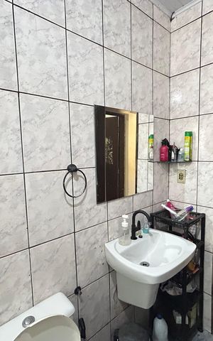 Casa à venda com 450m², 6 quartos e 4 vagas Casa à venda com 450m², 6 quartos e 4 vagasBanheiro 4
