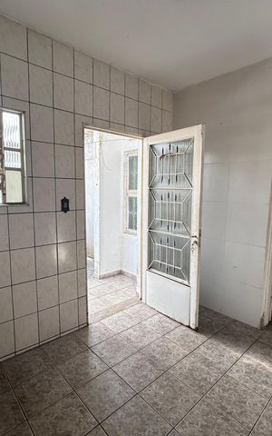 Casa à venda com 450m², 6 quartos e 4 vagas Casa à venda com 450m², 6 quartos e 4 vagasCozinha 1