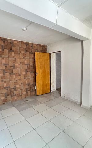 Casa à venda com 450m², 6 quartos e 4 vagas Casa à venda com 450m², 6 quartos e 4 vagasQuarto 4