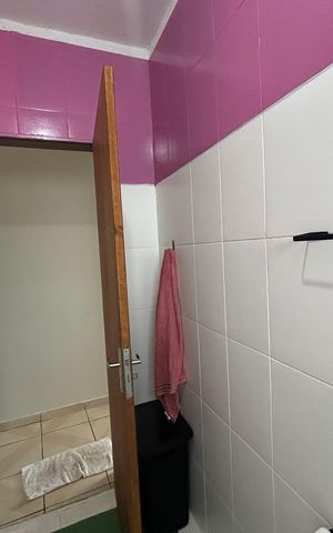 Casa à venda com 450m², 6 quartos e 4 vagas Casa à venda com 450m², 6 quartos e 4 vagasBanheiro 1