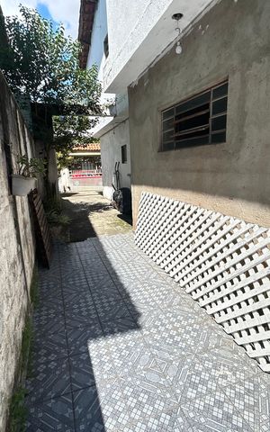 Casa à venda com 450m², 6 quartos e 4 vagas Casa à venda com 450m², 6 quartos e 4 vagasQuintal
