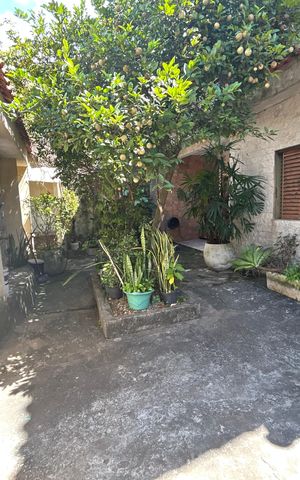 Casa à venda com 450m², 6 quartos e 4 vagas Casa à venda com 450m², 6 quartos e 4 vagasGaragem