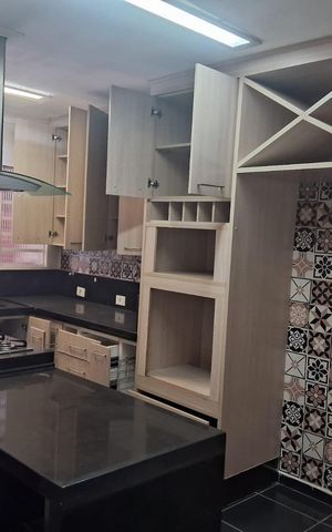 Casa à venda com 200m², 4 quartos e 2 vagas Casa à venda com 200m², 4 quartos e 2 vagasCozinha