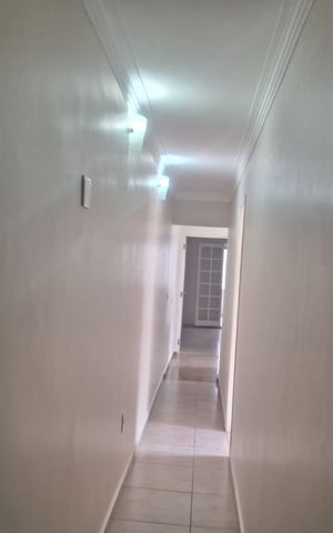 Casa à venda com 200m², 4 quartos e 2 vagas Casa à venda com 200m², 4 quartos e 2 vagasCorredor