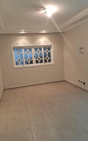 Casa à venda com 200m², 4 quartos e 2 vagas Casa à venda com 200m², 4 quartos e 2 vagasSala