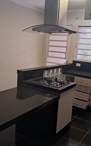 Casa à venda com 200m², 4 quartos e 2 vagas Casa à venda com 200m², 4 quartos e 2 vagasCozinha