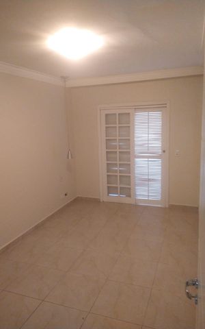 Casa à venda com 200m², 4 quartos e 2 vagas Casa à venda com 200m², 4 quartos e 2 vagasQuarto