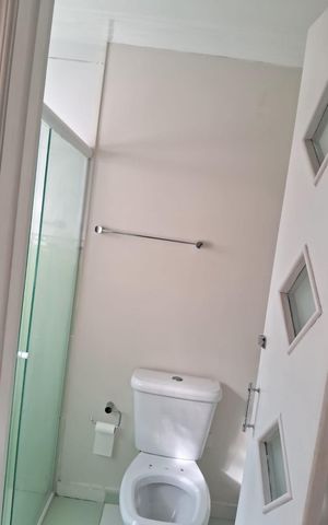 Casa à venda com 200m², 4 quartos e 2 vagas Casa à venda com 200m², 4 quartos e 2 vagasBanheiro