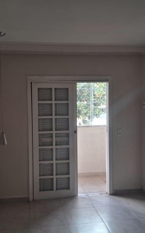 Casa à venda com 200m², 4 quartos e 2 vagas Casa à venda com 200m², 4 quartos e 2 vagasQuarto
